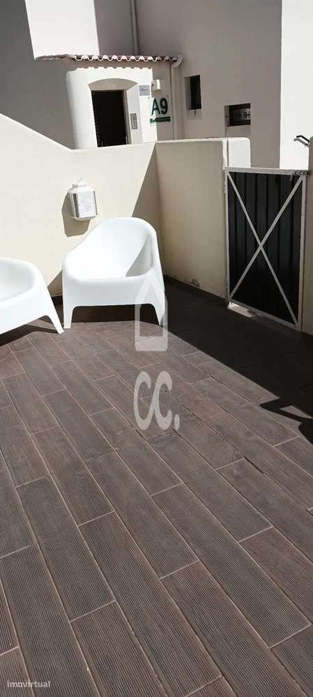 Apartamento TO convertido a T1 em condomínio fechado com 3 piscinas, c-10