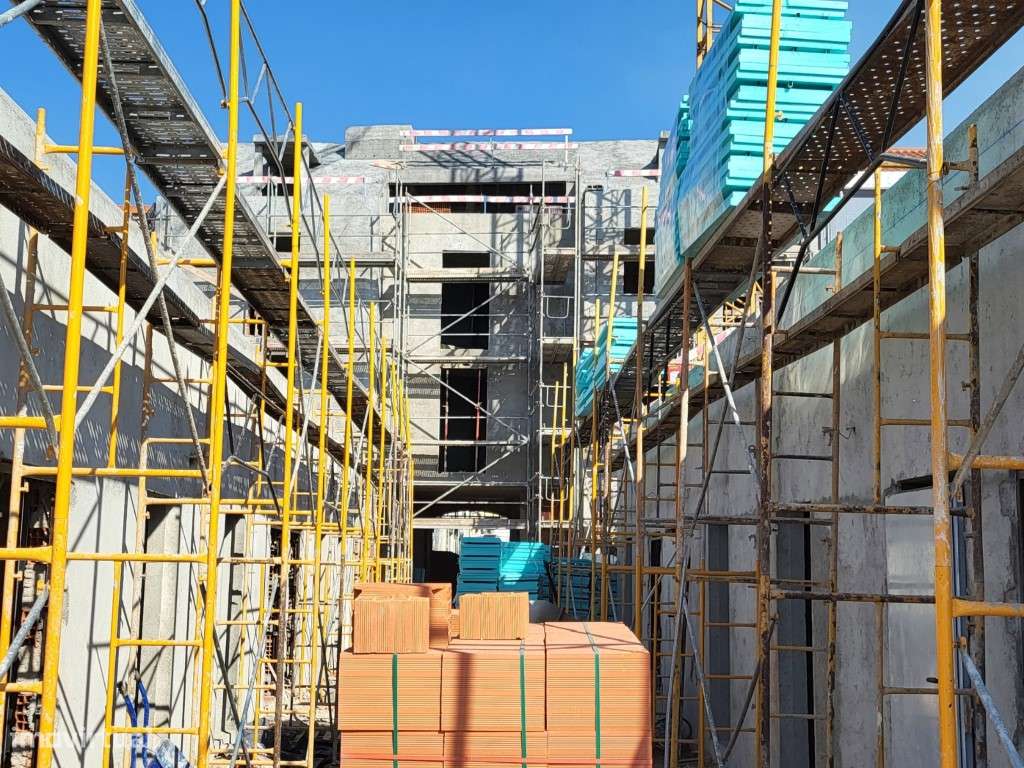 Apartamento com vista num condomínio com Jardim e piscina Arroios-29