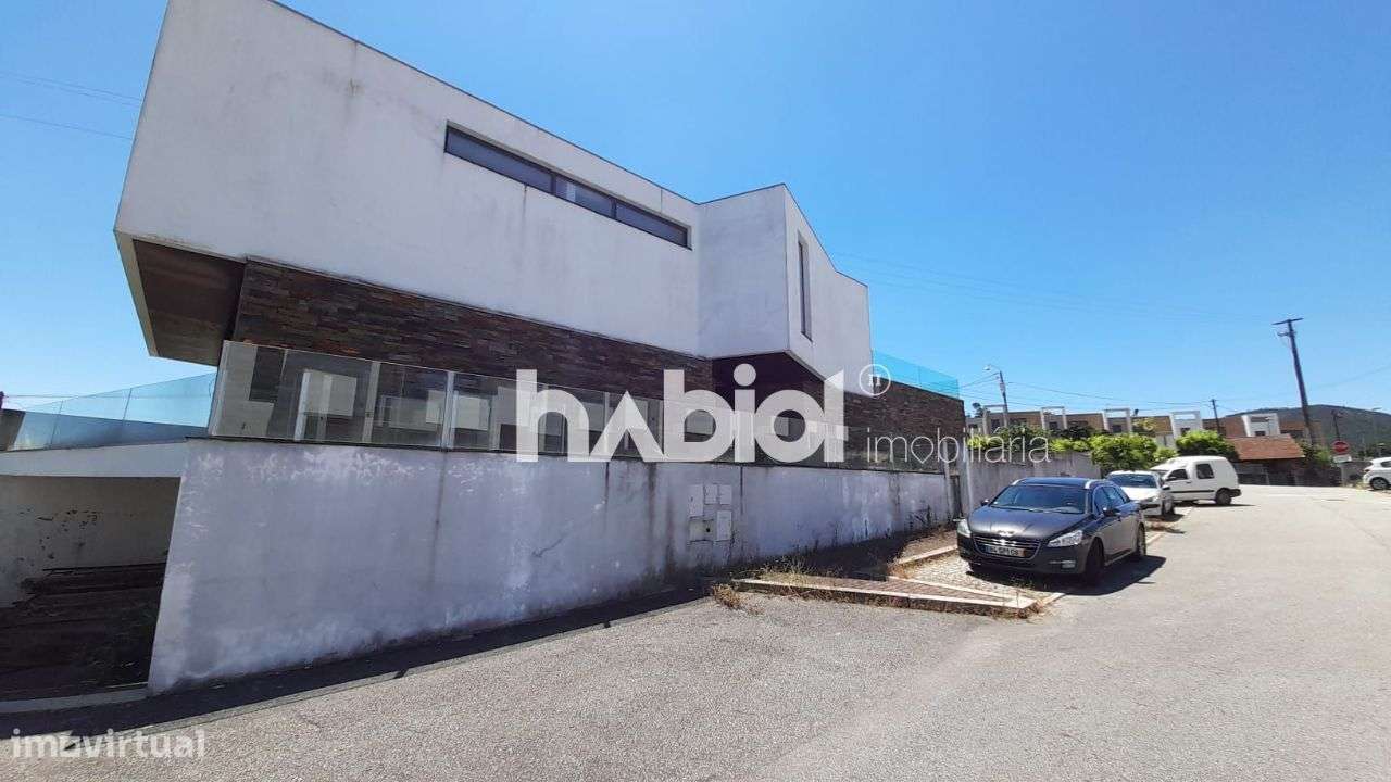 Moradia T4, Individual com piscina em Barcelos - Grande imagem: 3/39