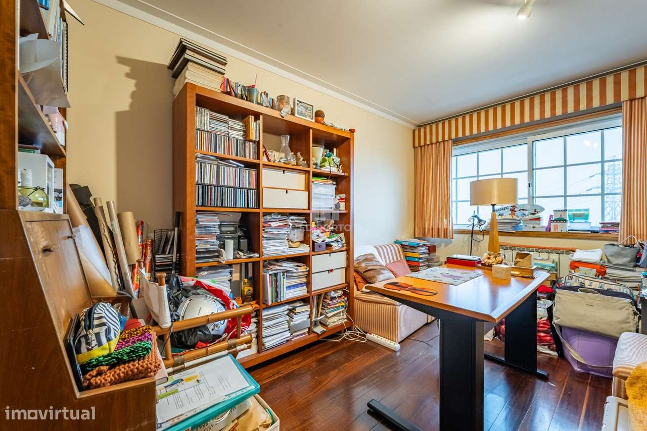 Apartamento T4, em zona Prime de Gaia, na Rua de D.Dinis.-13