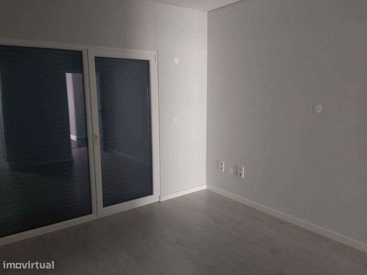 Moradia Isolada Térrea com 4 Ass. Piscina-6