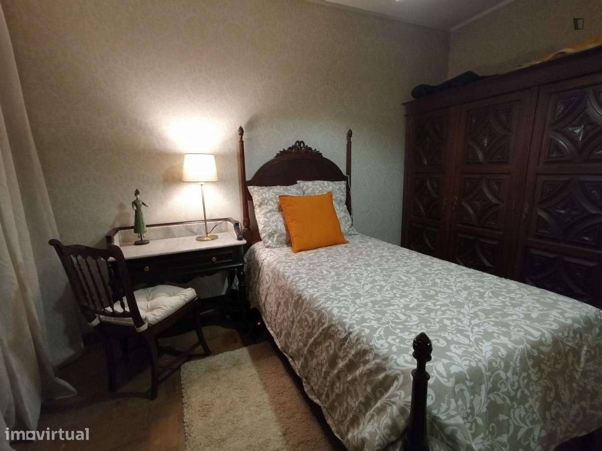 Quarto - localizado em Valongo Porto - Grande imagem: 3/10