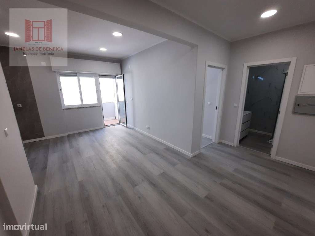 T1 remodelado c/ Cozinha Equipada- Centro Amadora-4