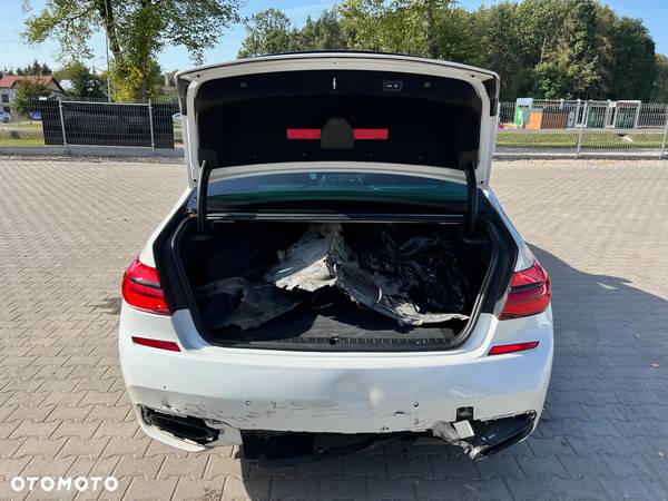 BMW Seria 7 750i xDrive - 7