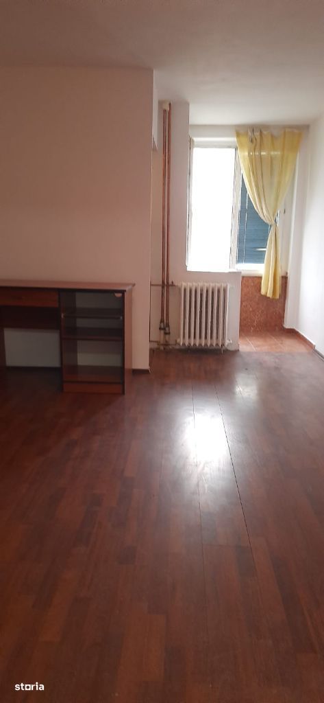 Apartament o camera etaj 1 zona Rogerius