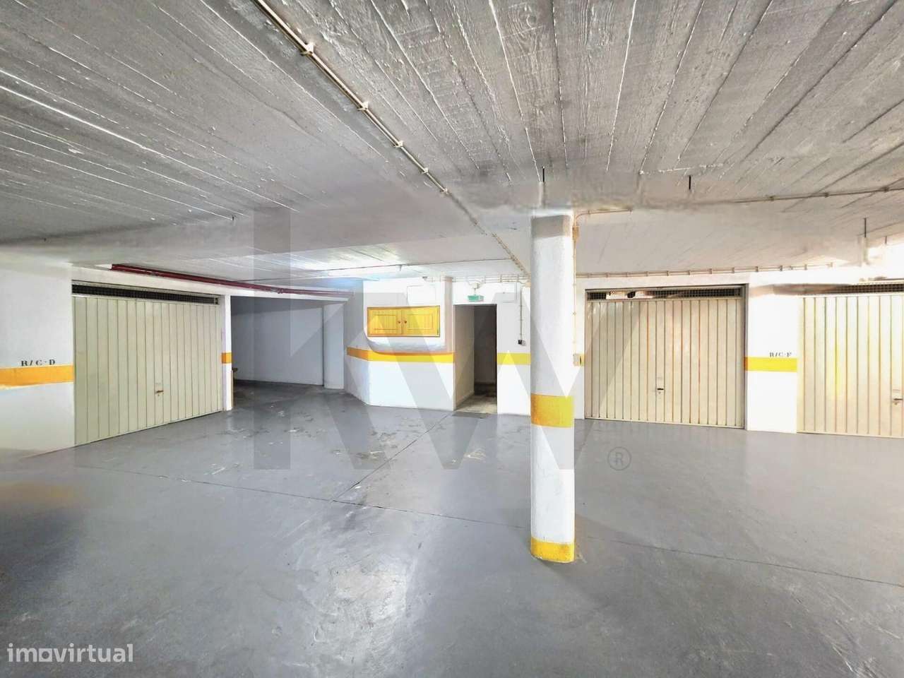 Apartamento T2 com Terraço de 50 m2 e Box Fechada – O Seu Novo Refúgio-24