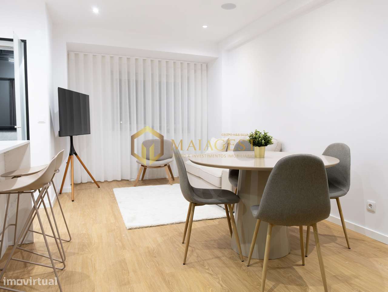 Viva com Conforto: T1+1 Moderno no 6º Andar com Elevador - Grande imagem: 2/15