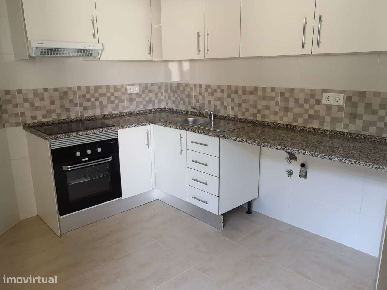 T2 com quintal, centro da Trafaria - Grande imagem: 4/24