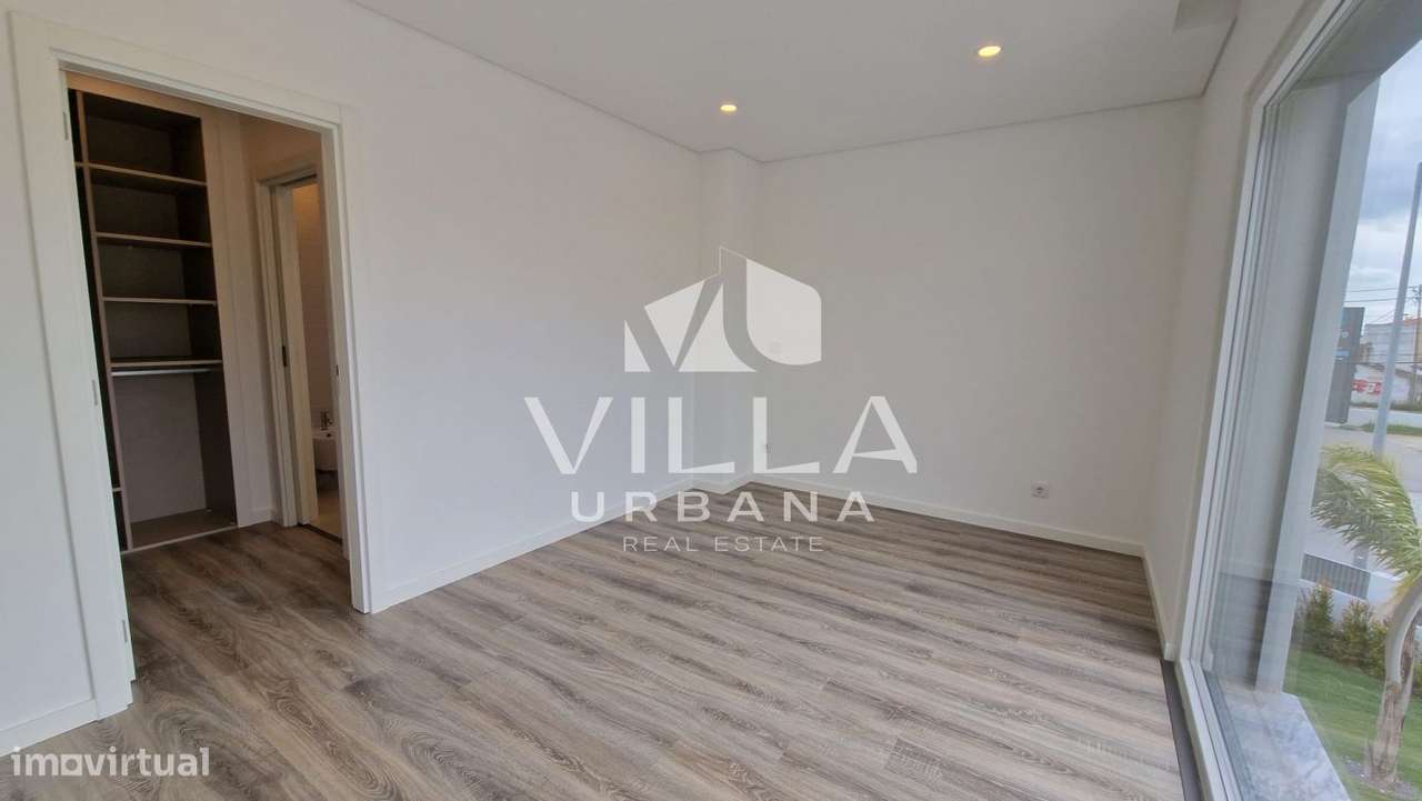 Moradia T3+1 no Centro da Charneca da Caparica-20
