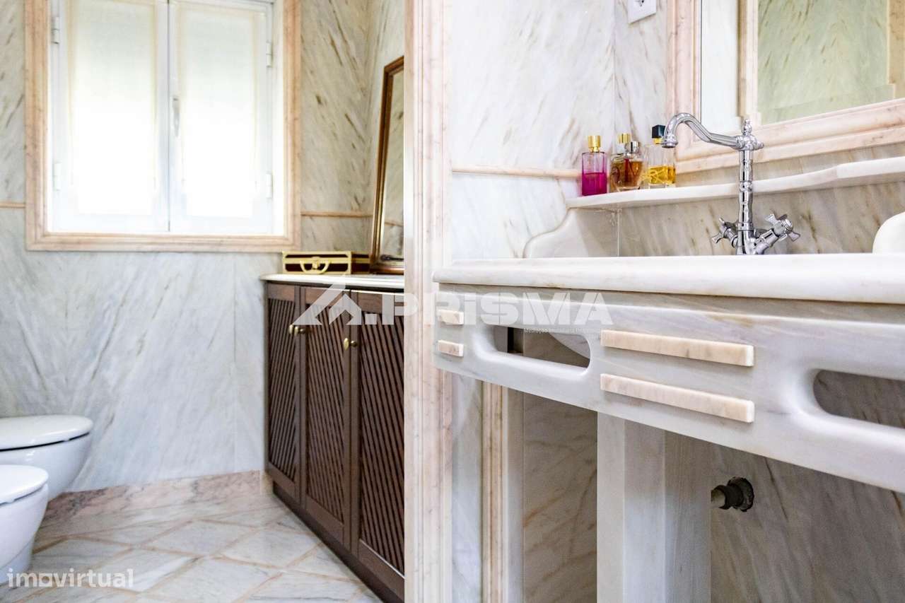 Moradia T5 para Venda em C. Branco-26