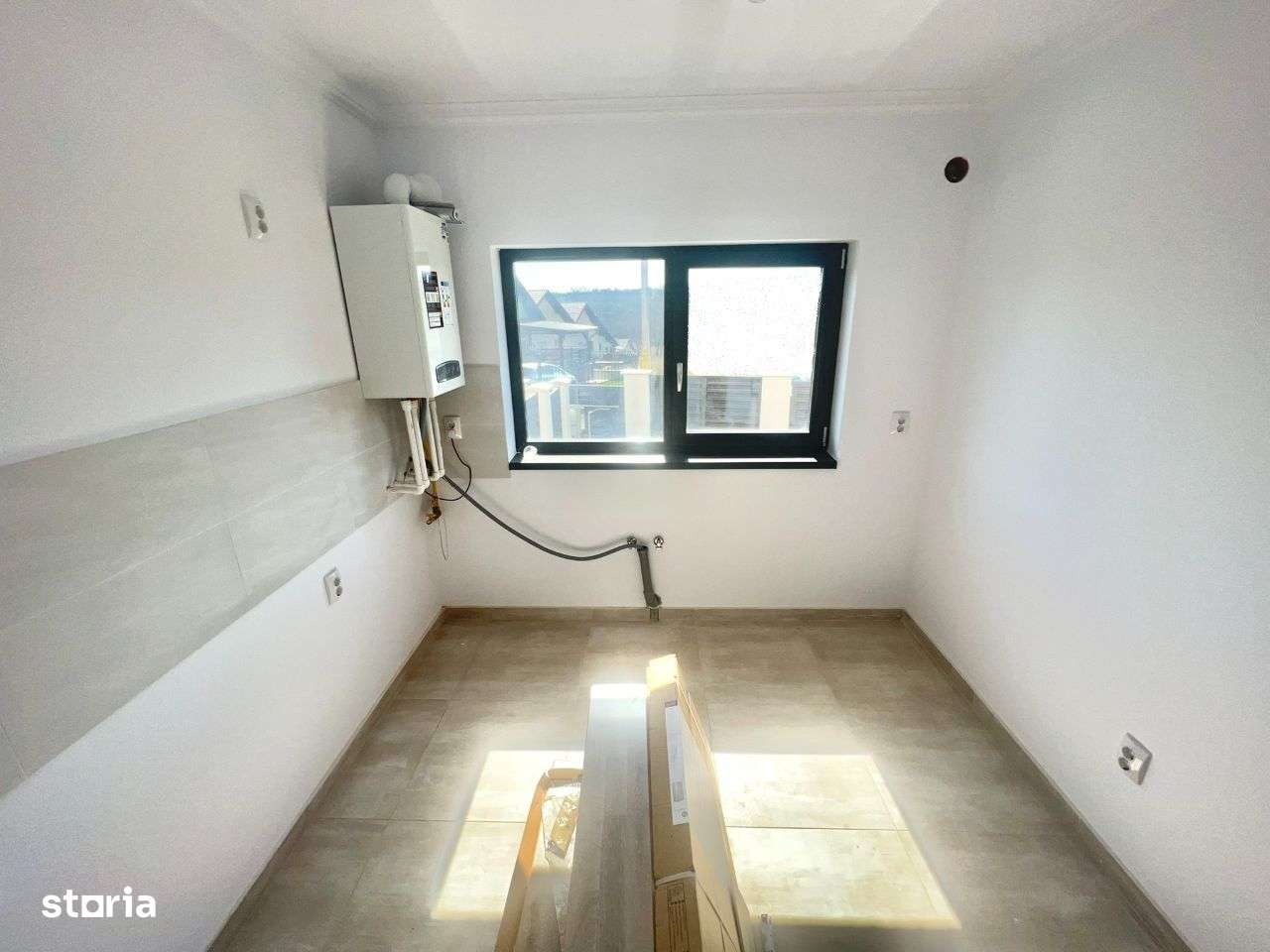 PLACA si peste et.!Incalz pard la parter!Vila Valea Adanca (Miroslava) - Imagine principală: 4/8