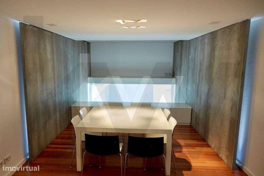 Moradia T2+1 Contemporânea com Pátio e Piscina - Grande imagem: 5/22