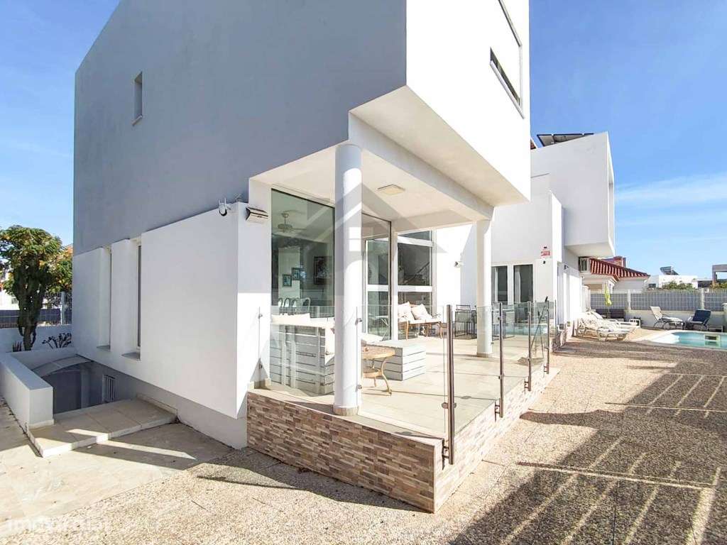 Moradia T4 com piscina par venda em Portimão - Grande imagem: 4/47