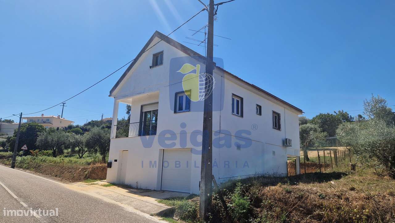 Moradia isolada T2 renovada, com terreno de 700m2 e garagem, em Vermoi-24