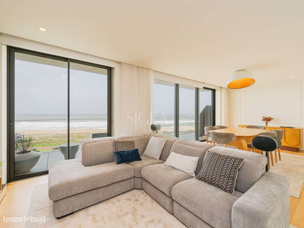 Penthouse T3 com piscina no terraço - Primeira linha de Mar-11