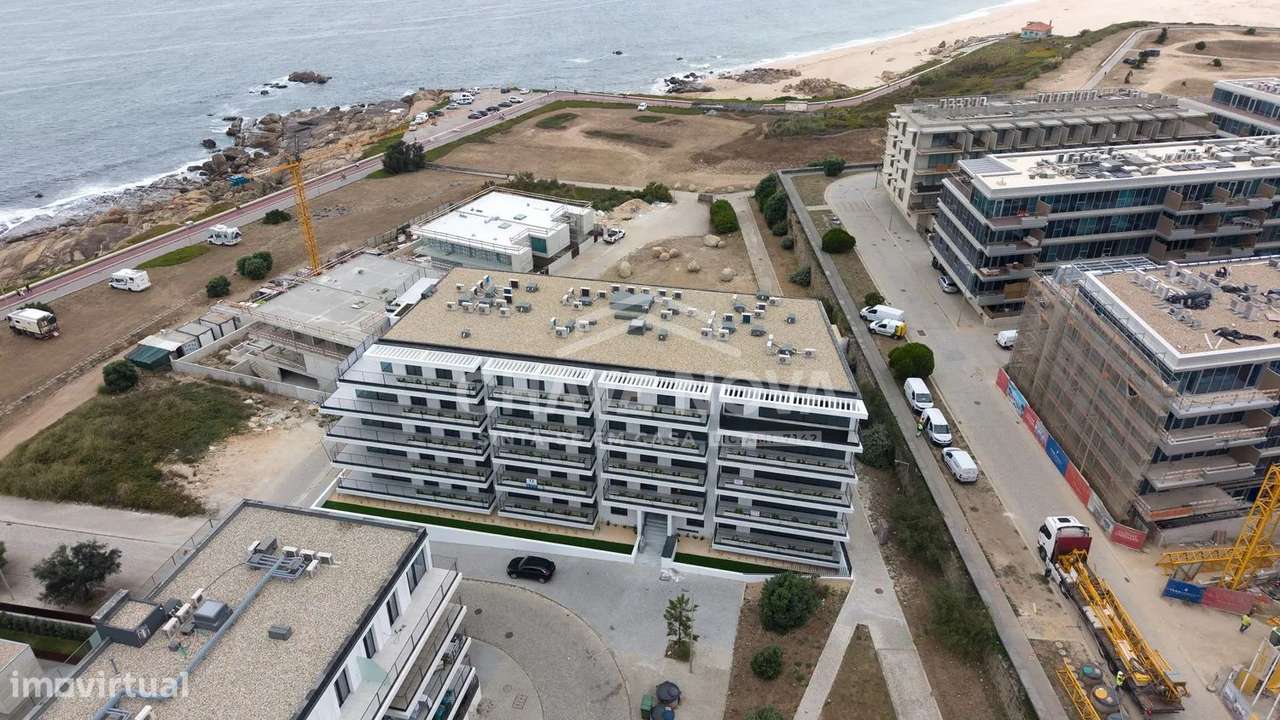 Apartamento T1 c/ Vista Mar, Varanda, Garagem e Excelentes Comodidades-32