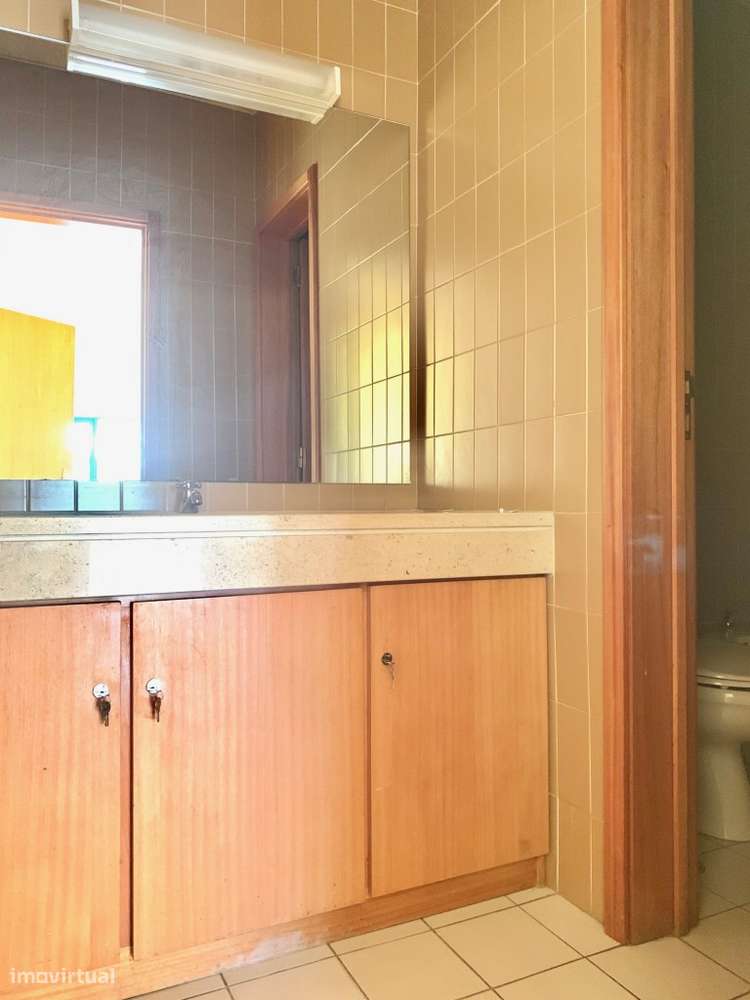 Escritório c/ 100 m2, 1 lugar de garagem, junto á Casa da Música... - Grande imagem: 5/5