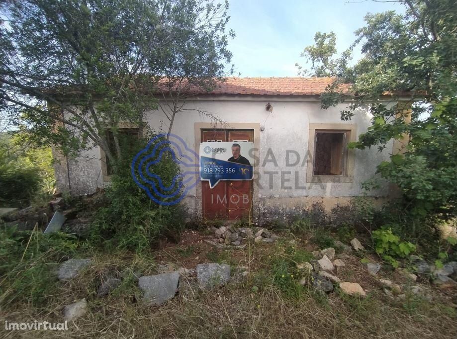 Casa de habitação em ruínas perto de Tomar no centro de Portugal
