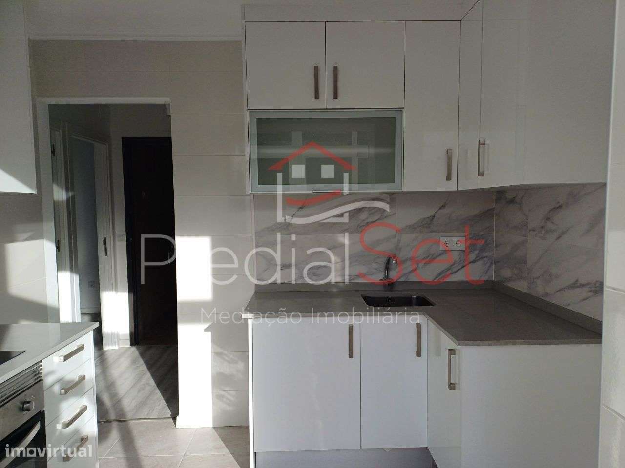 Apartamento T1 Totalmente Remodelado no Centro de Lisboa - Grande imagem: 3/32