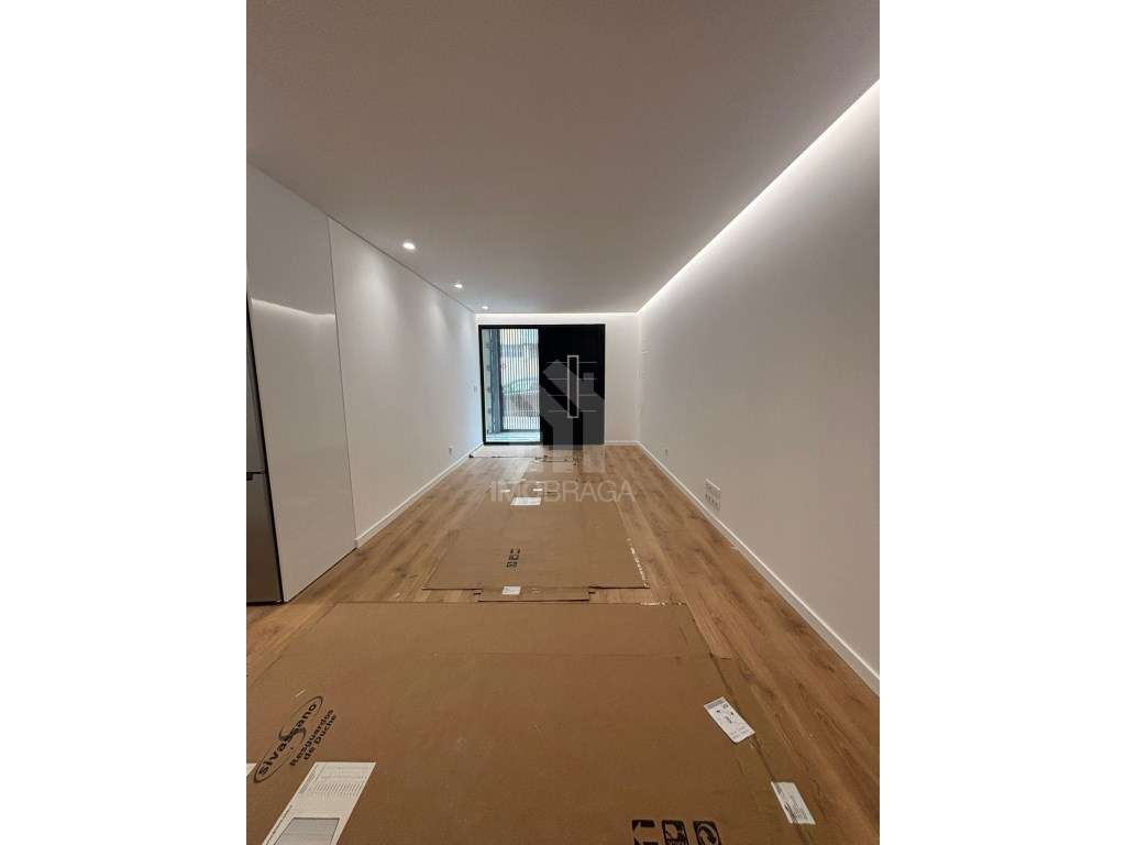 Venda Apartamento T2 Remodelado, em Lomar-10