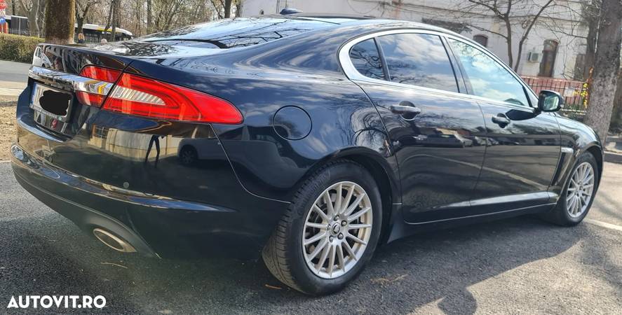 Jaguar XF 2.2D - 7