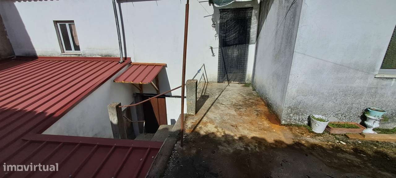 Moradia para restaurar T2 em Miranda do Douro-14