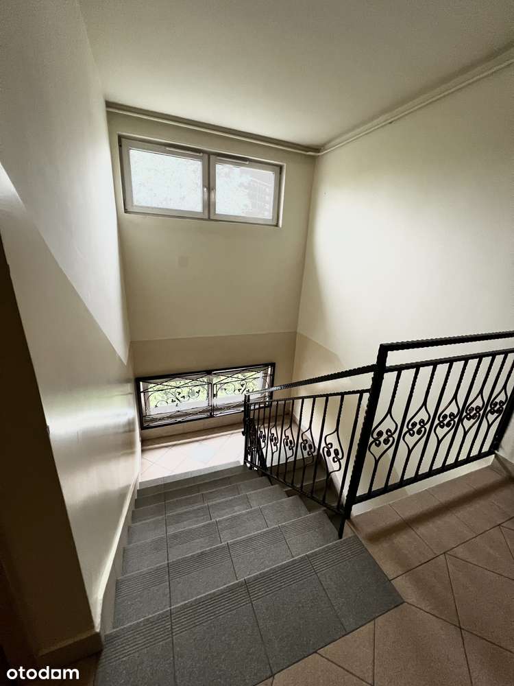 Dwustronne, jasne mieszkanie  z świetną komunikacją. Do wprowadzenia.-12