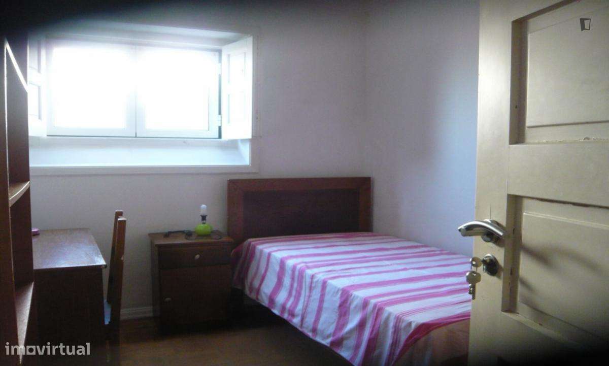 Quarto - localizado em Montes Claros Coimbra - Grande imagem: 4/16