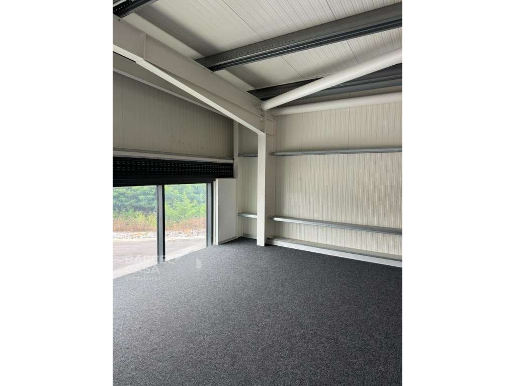 Armazém industrial em Rio Covo (Sta Eulália) - Barcelos - Grande imagem: 4/9