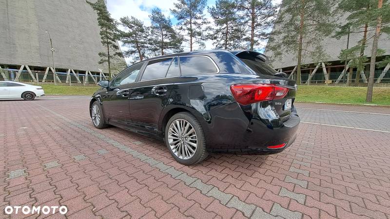 Toyota Avensis Touring Sports 1.8 Comfort - 16
