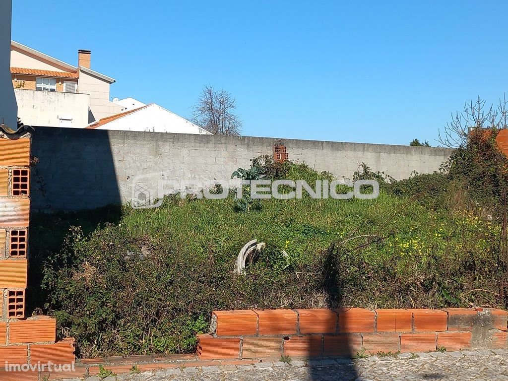 Lote de terreno c/ 130 m2 - Aradas