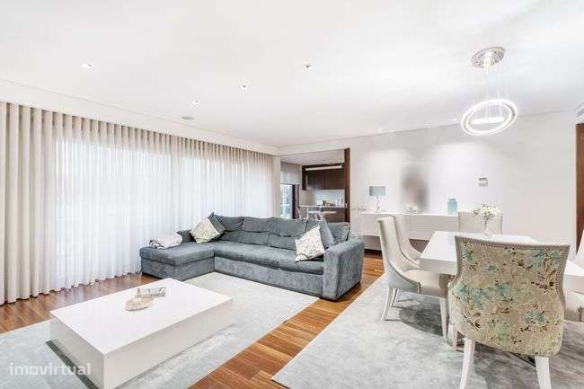 Exclusiva Moradia Individual Moderna e Luxuosa-8