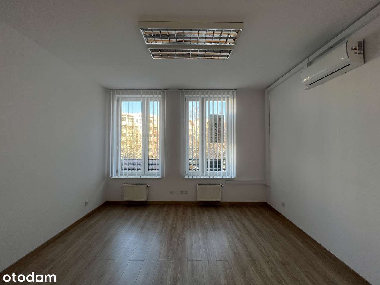 Na sprzedaż przestronne biuro przy Armii Krajowej!-4