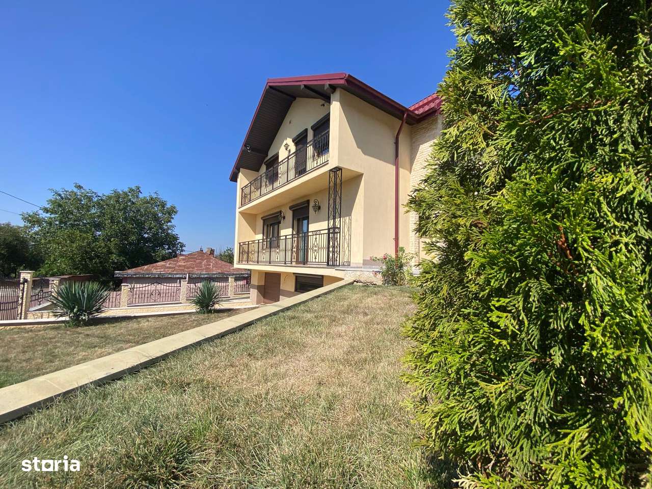 Casa de vanzare Letcani Iasi D+P +E , garaj, mutare imediata! - Imagine principală: 2/16