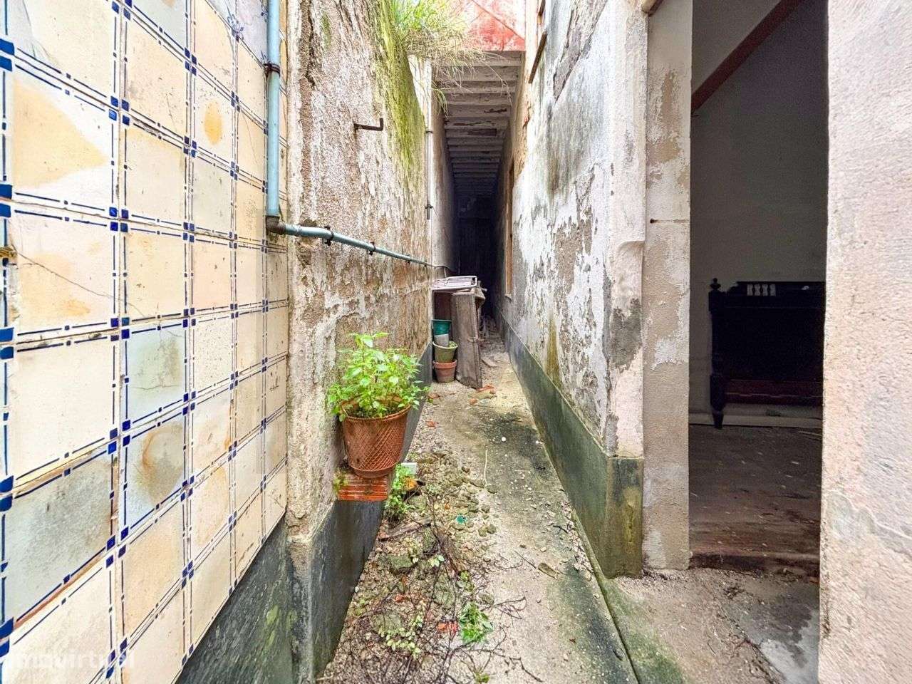 Moradia T2 Térrea com Sótão Beira Mar (para recuperar)-13