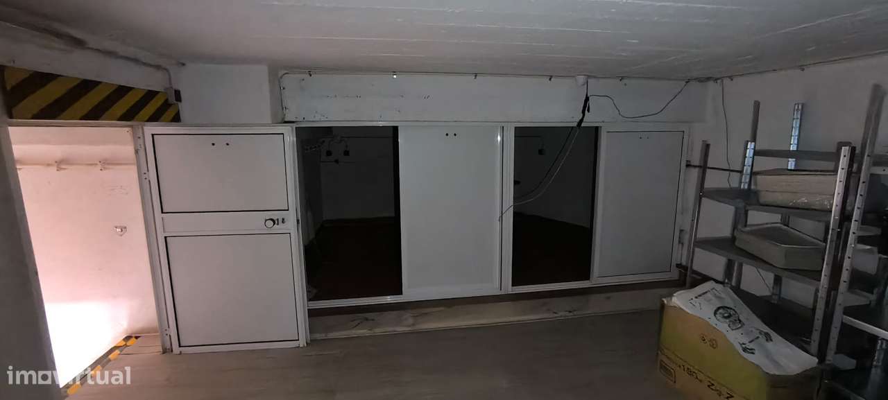 Espaço Comercial 250 m² | Ramada, Odivelas-19