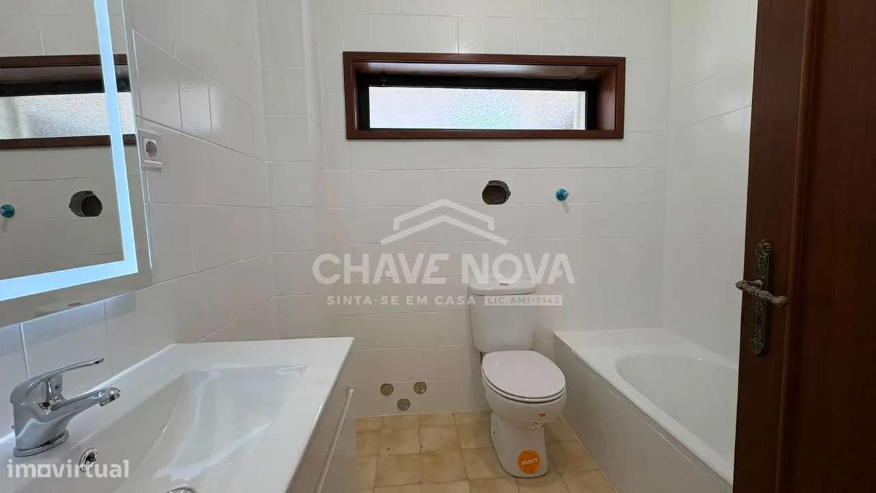 PS - Apartamento T3 Renovado, 3 Frentes, Terraço, Garagem, junto à VL8-19