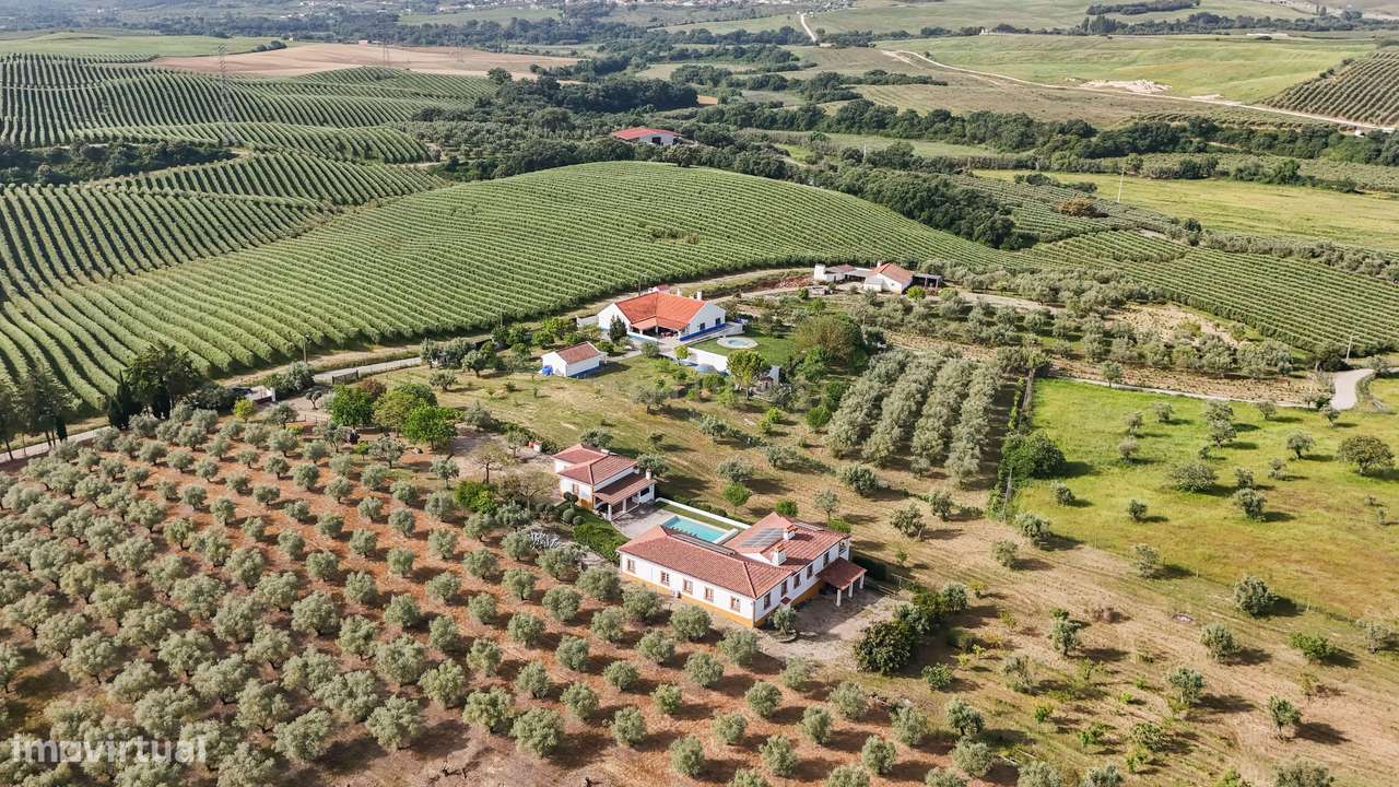 Quinta com piscina e vista sobre o Ribatejo, entre conforto e natureza-4