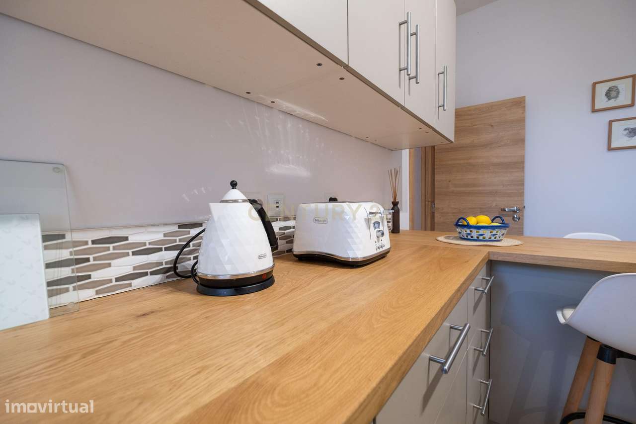 Moradia T2 Remodelada em Câmara de Lobos com Vista para o Pôr do Sol-30