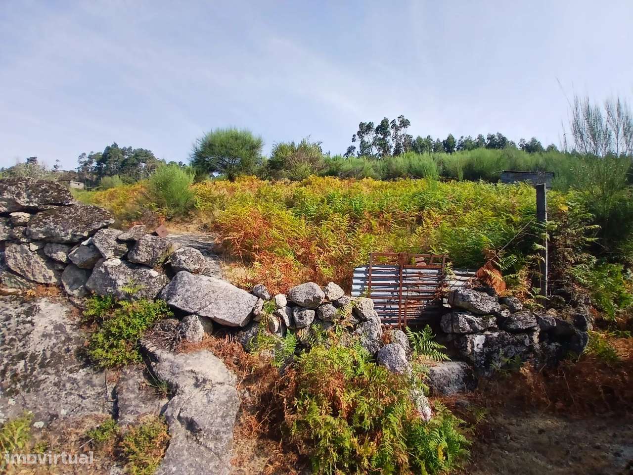 Terreno rústico com casa em pedra para recuperar – Soajo, Arcos de Val-37