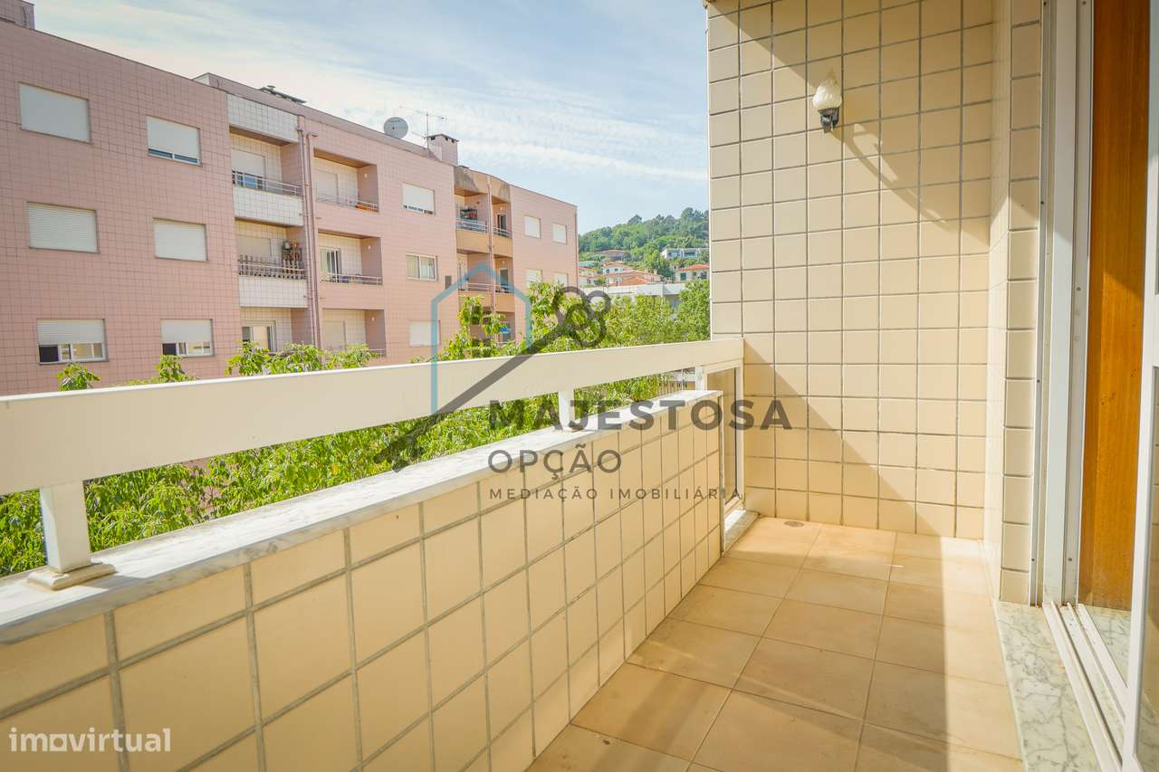 Apartamento T3 no Último Andar com Garagem — Gualtar (Braga)-4