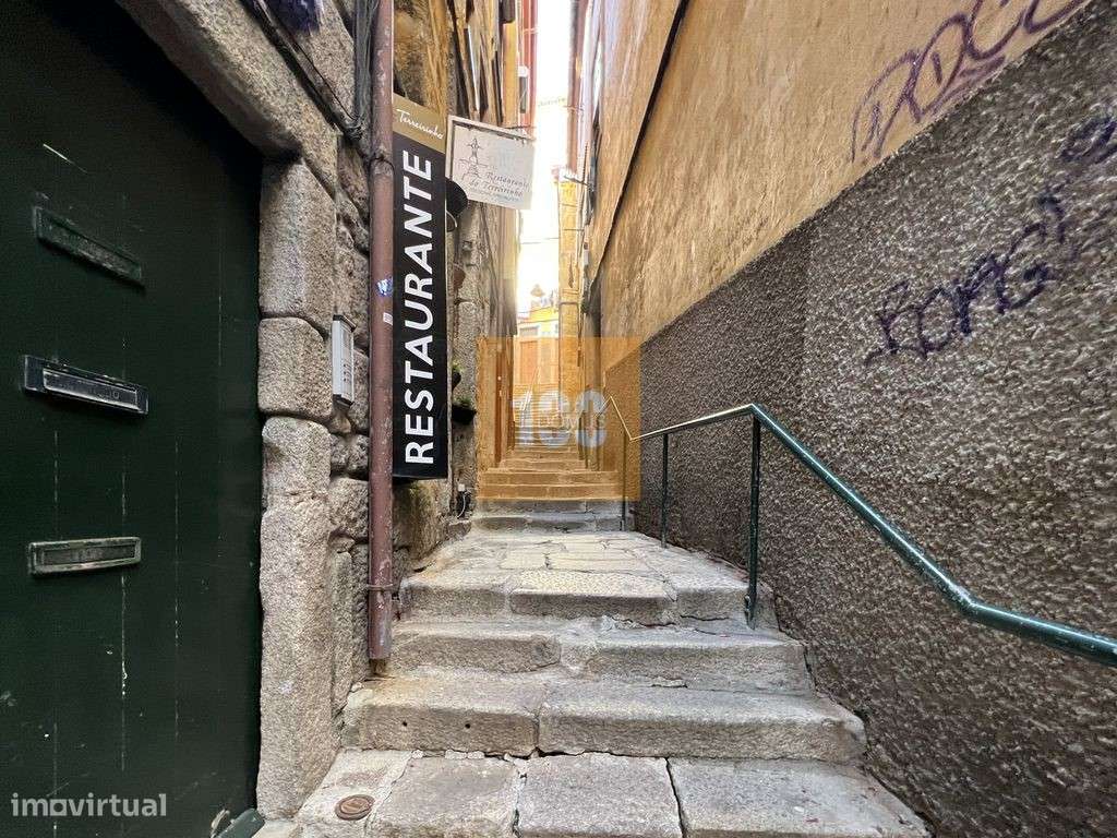 Prédio na Ribeira do Porto - Grande imagem: 5/20