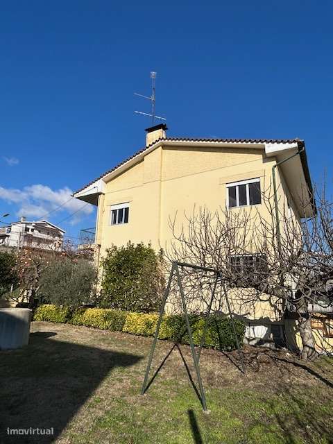 Vende-se Moradia de 3 pisos em Chaves-21