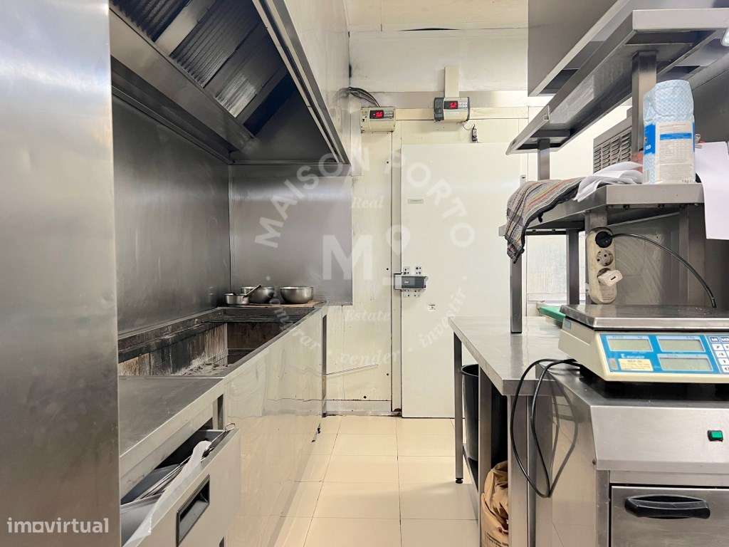 Restaurante com 3 Salas e Esplanada com Vista Rio, Gondomar - Grande imagem: 3/60