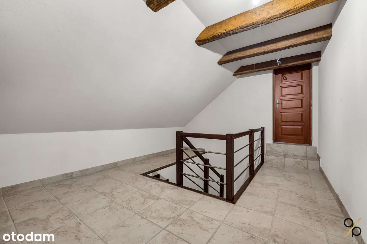 Przestronny dom przy lesie z 2 garażami i użytkowym poddaszem-6