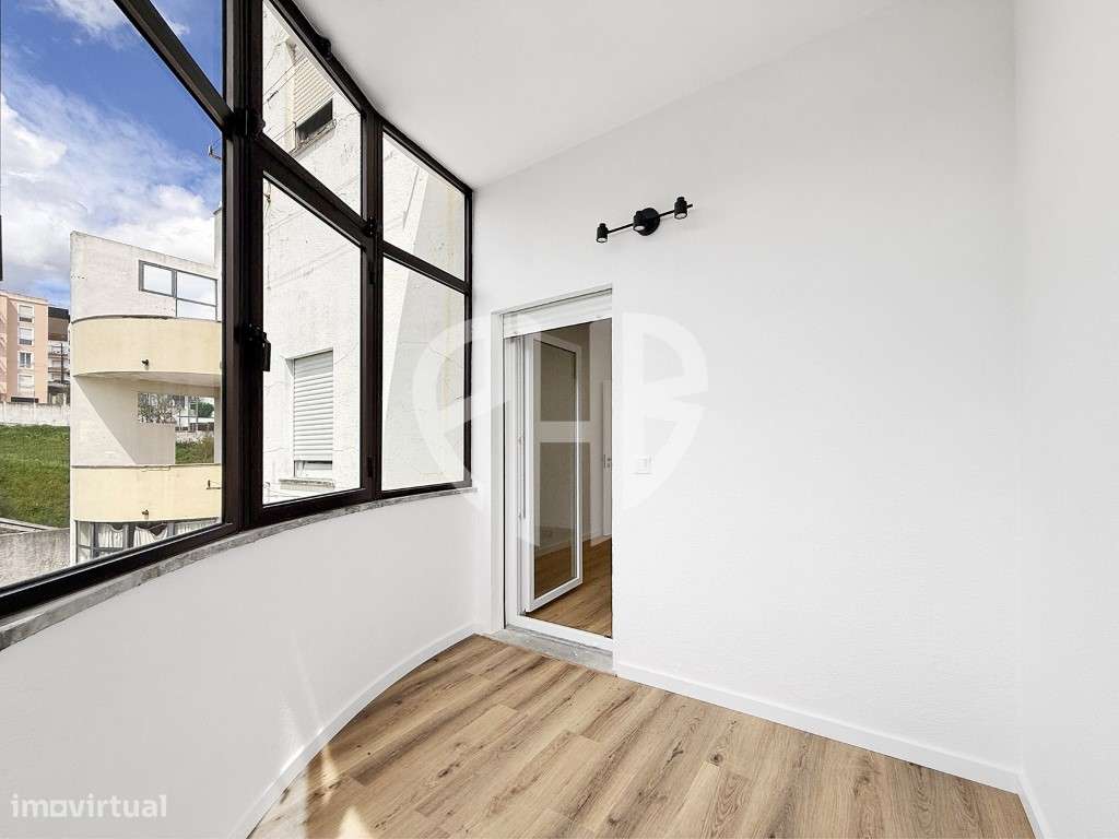 Apartamento T2 // Renovado - Santana / Sesimbra-12