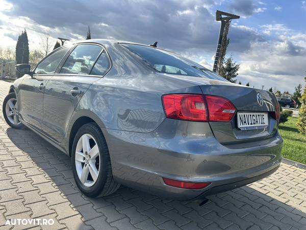 Volkswagen Jetta 1.6 TDI DSG Comfortline - 22