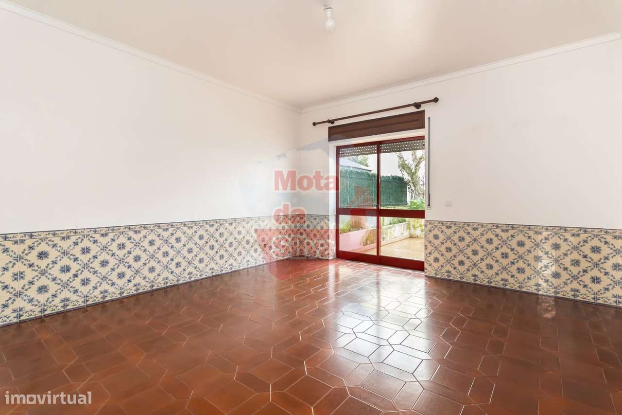 Excelente Apartamento 2 Assoalhadas no Funchalinho-6