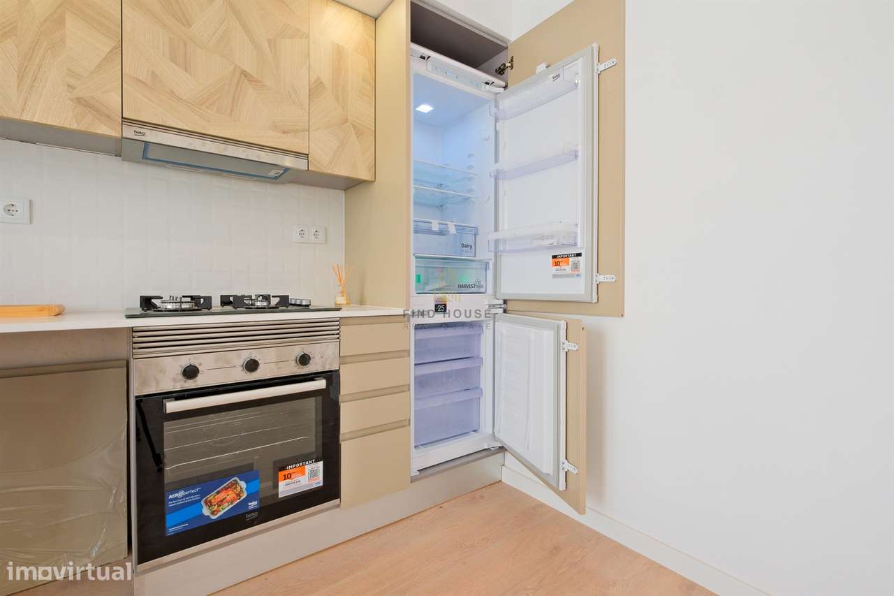 Apartamento T2 totalmente remodelado no centro de Almada-11