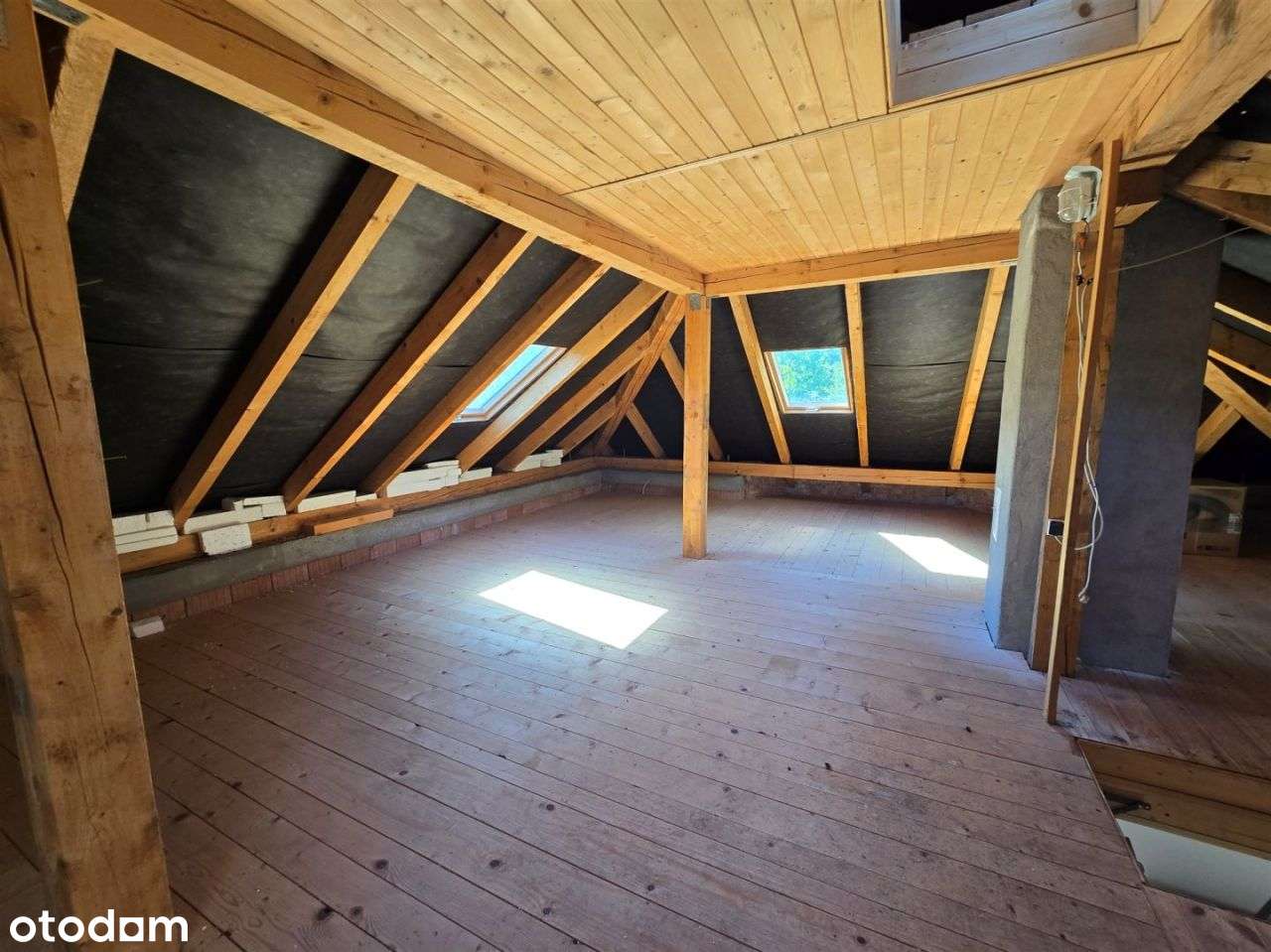 Mały, funkcjonalny dom z 6 arową działką.-9